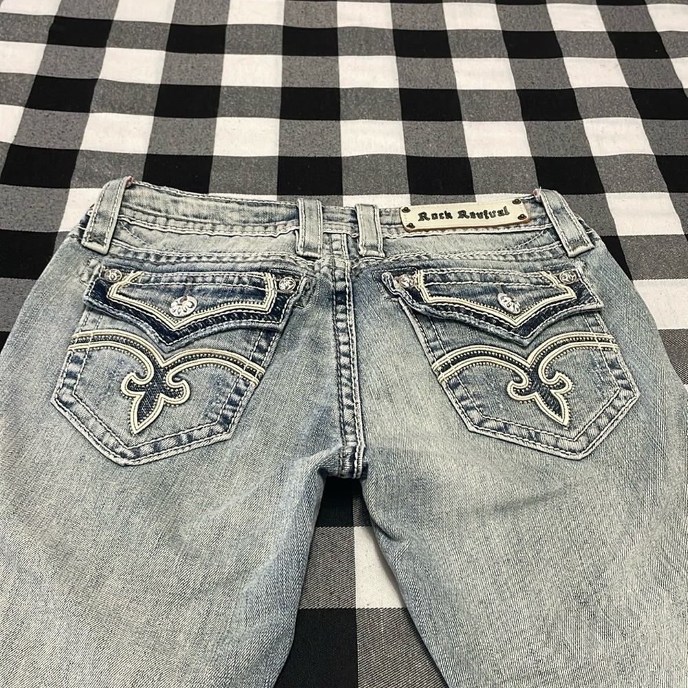 Rock Revival Vicky Capri Jeans Size 27 Stretch Light Wash Distressed Flap Pocket